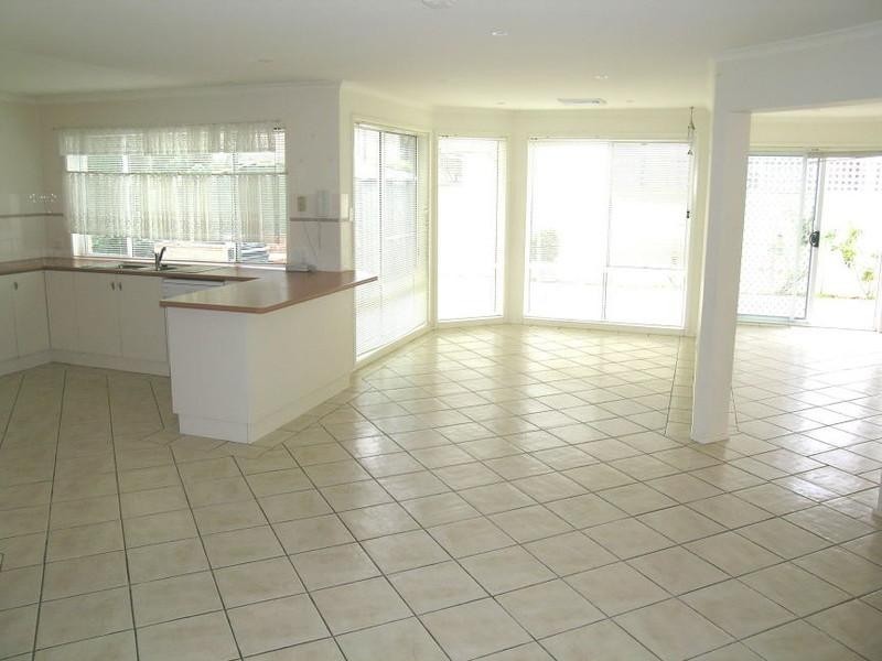 6 MacIntyre Street, Bateau Bay NSW 2261