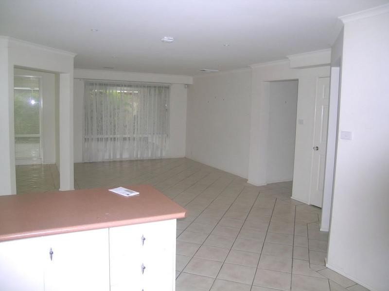 6 MacIntyre Street, Bateau Bay NSW 2261