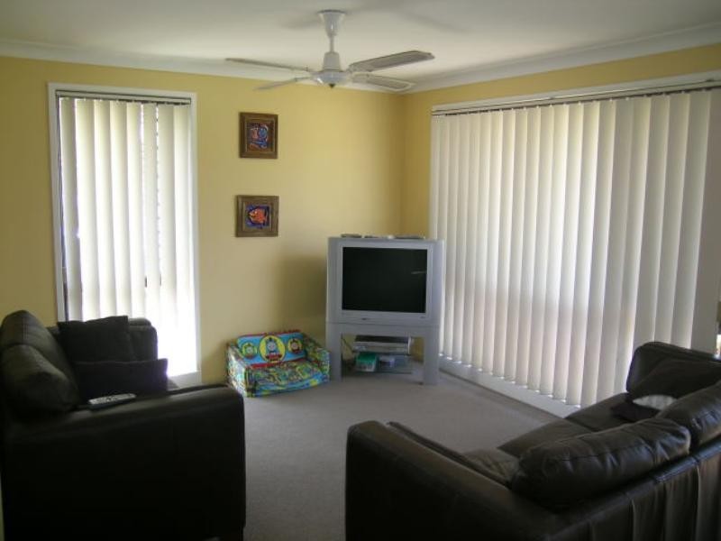 2 Sir Joseph Banks Drive, Bateau Bay NSW 2261