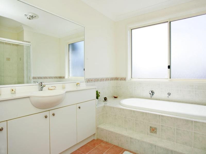 21 Currawong Street, Blue Bay NSW 2261