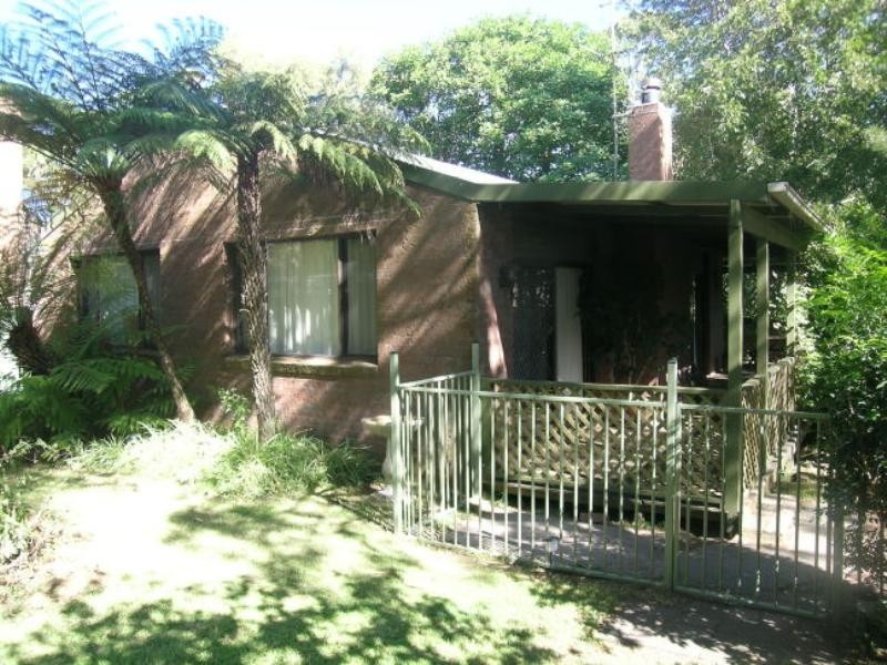 42 Poplars Avenue, Bateau Bay NSW 2261