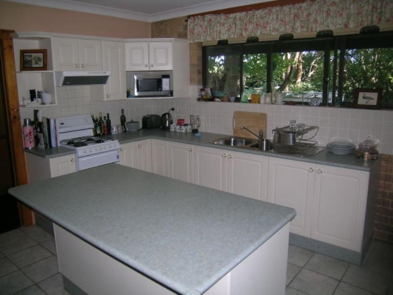 42 Poplars Avenue, Bateau Bay NSW 2261