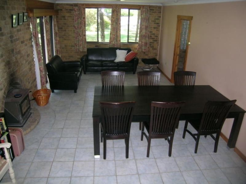 42 Poplars Avenue, Bateau Bay NSW 2261