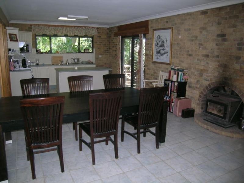 42 Poplars Avenue, Bateau Bay NSW 2261