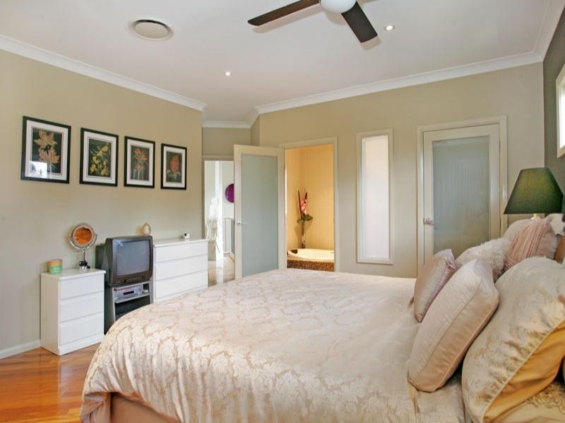16 Trelawney Street, Killarney Vale NSW 2261