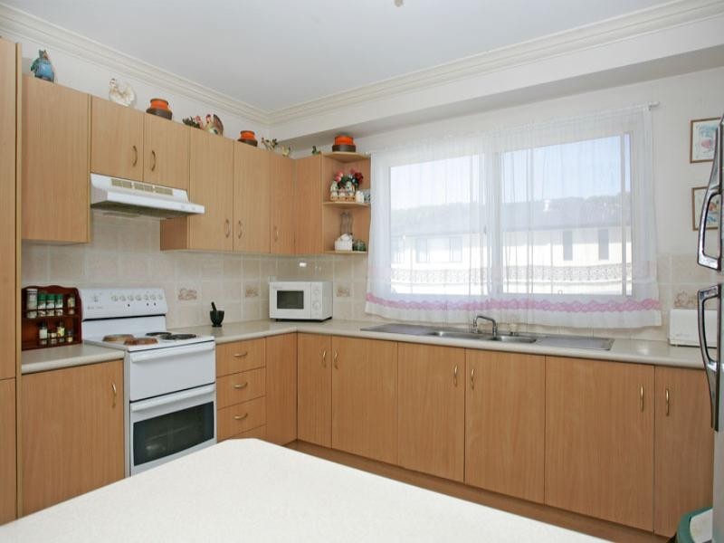 37 Forresters Beach Road, Forresters Beach NSW 2260