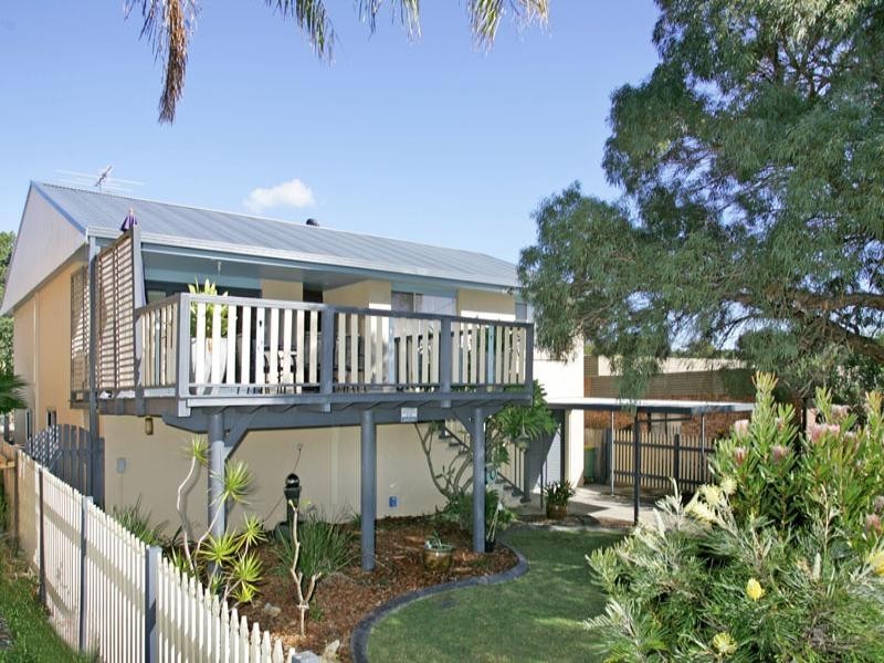 14 Hillcrest Avenue, Bateau Bay NSW 2261