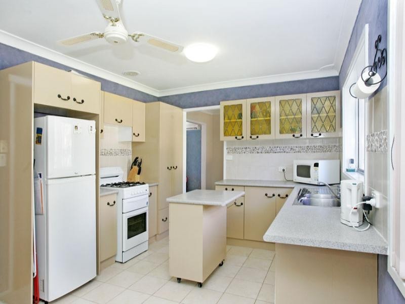 14 Hillcrest Avenue, Bateau Bay NSW 2261