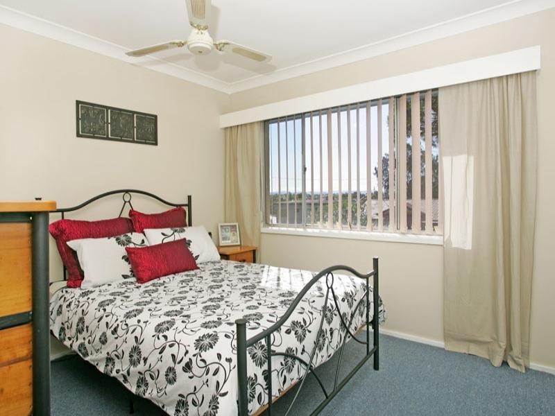 14 Hillcrest Avenue, Bateau Bay NSW 2261