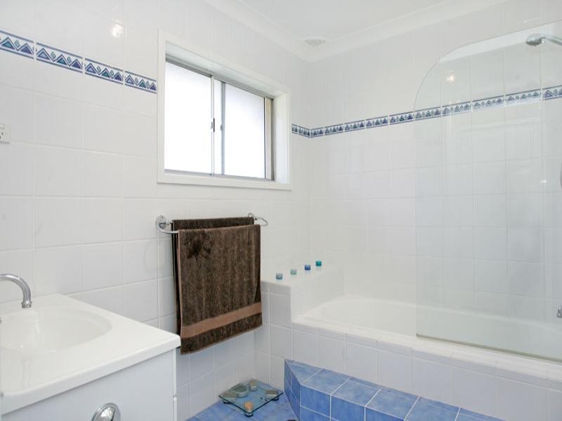 14 Hillcrest Avenue, Bateau Bay NSW 2261