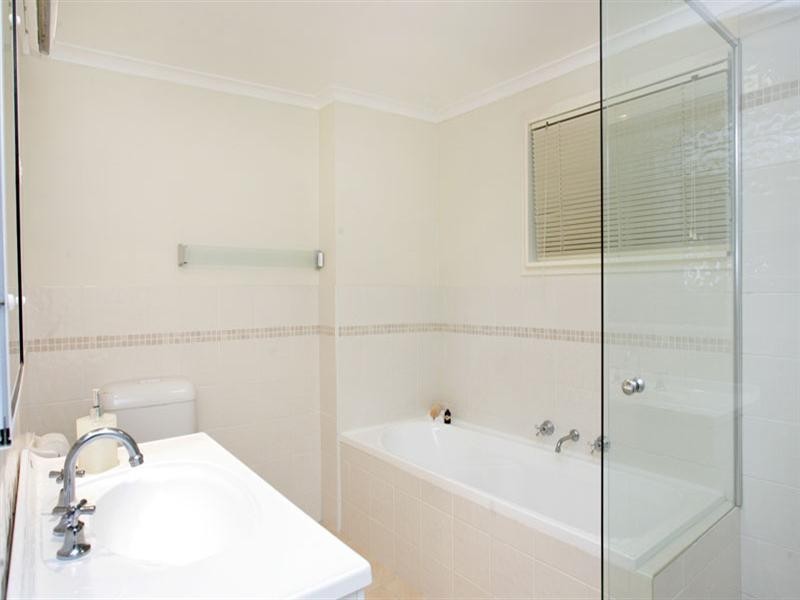 7 Valley View Road, Bateau Bay NSW 2261