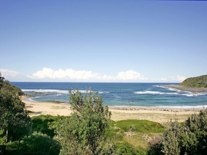 10 Guyagal Street, Bateau Bay NSW 2261