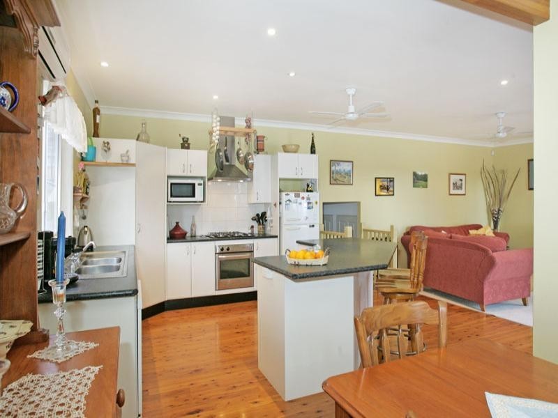 17 Rays Road, Bateau Bay NSW 2261