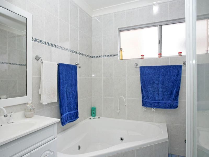 17 Rays Road, Bateau Bay NSW 2261