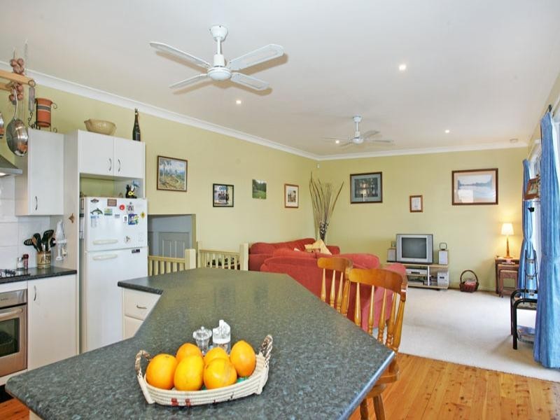 17 Rays Road, Bateau Bay NSW 2261