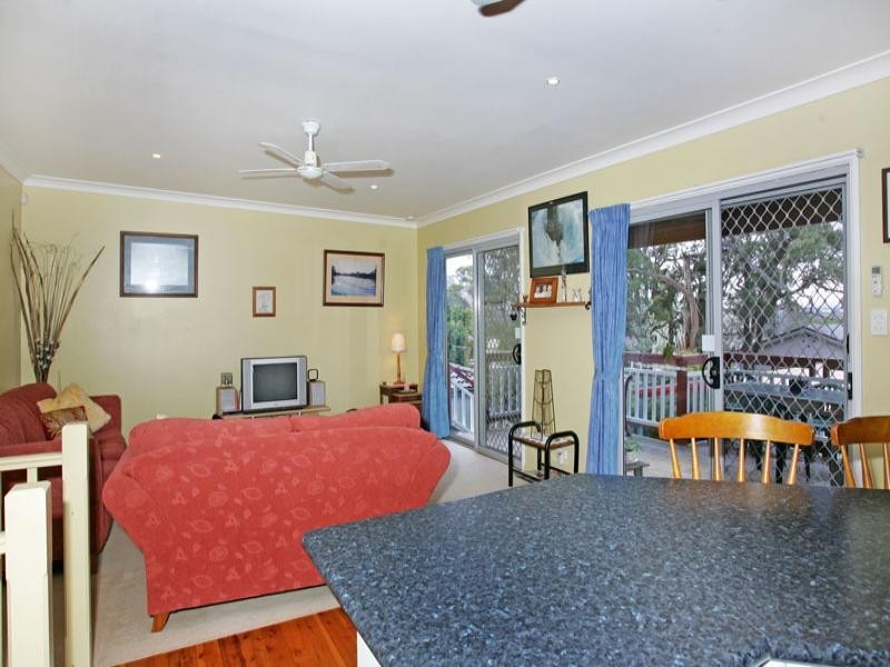17 Rays Road, Bateau Bay NSW 2261