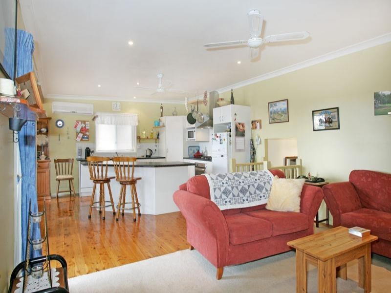 17 Rays Road, Bateau Bay NSW 2261