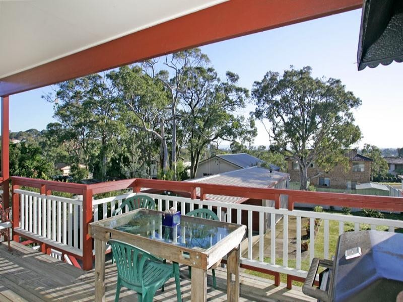 17 Rays Road, Bateau Bay NSW 2261