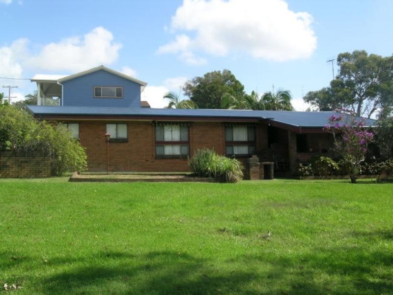 8 Fishermens Bend, Bateau Bay NSW 2261