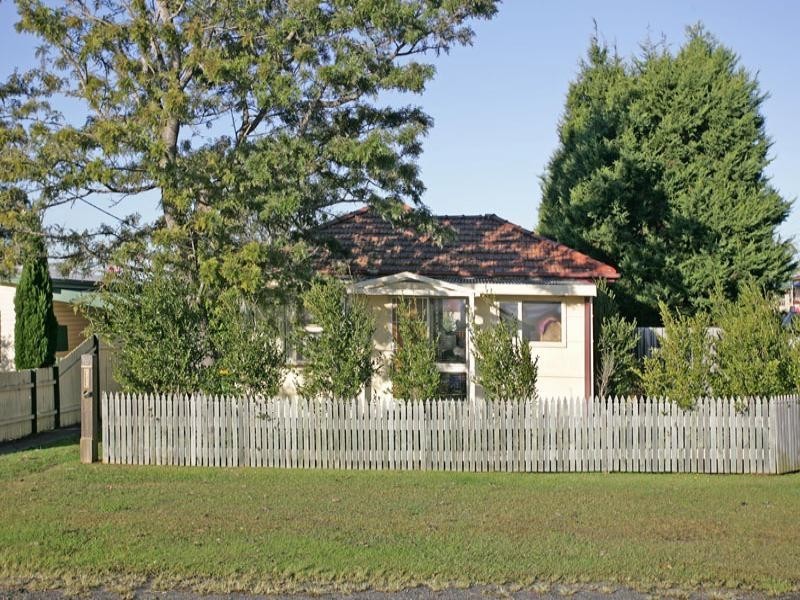 8 Cornish Avenue, Killarney Vale NSW 2261