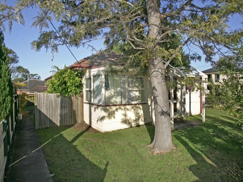 8 Cornish Avenue, Killarney Vale NSW 2261