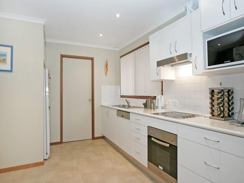 121 Cresthaven Avenue, Bateau Bay NSW 2261