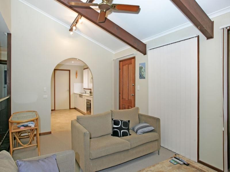 121 Cresthaven Avenue, Bateau Bay NSW 2261