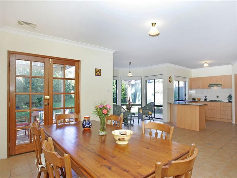 34 Lakin Street, Bateau Bay NSW 2261