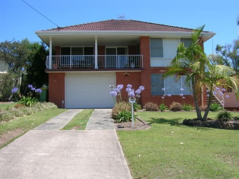 25 Barry Street, Bateau Bay NSW 2261