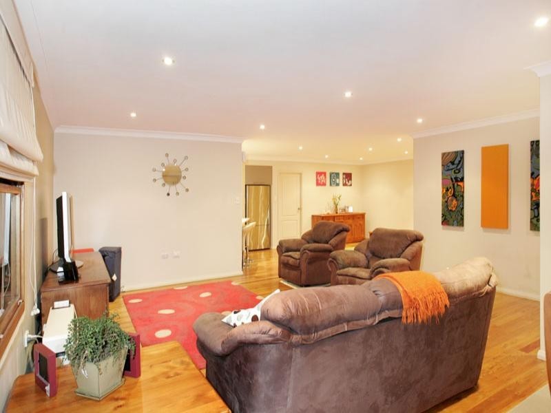 4 Hinemoa Avenue, Killarney Vale NSW 2261