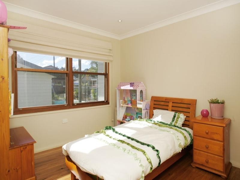 4 Hinemoa Avenue, Killarney Vale NSW 2261