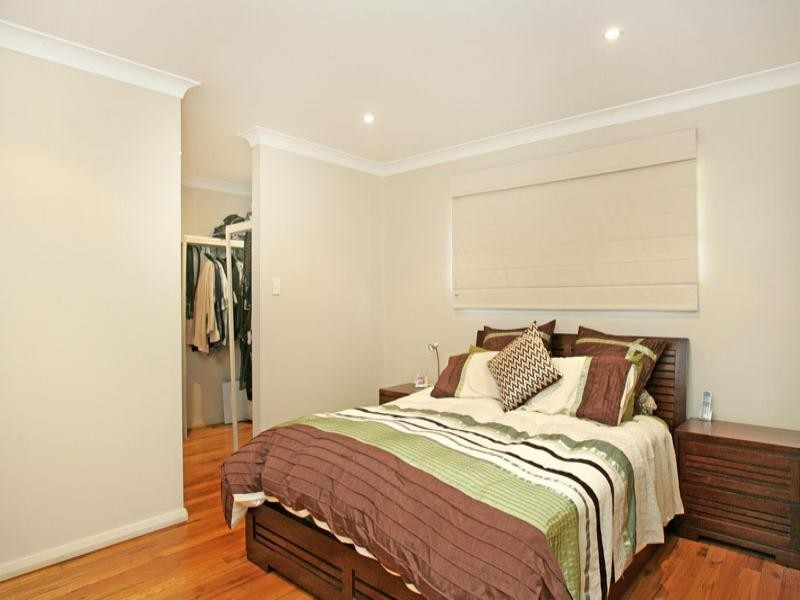 4 Hinemoa Avenue, Killarney Vale NSW 2261