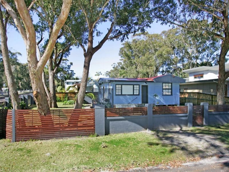 21 Bateau Bay Road, Bateau Bay NSW 2261