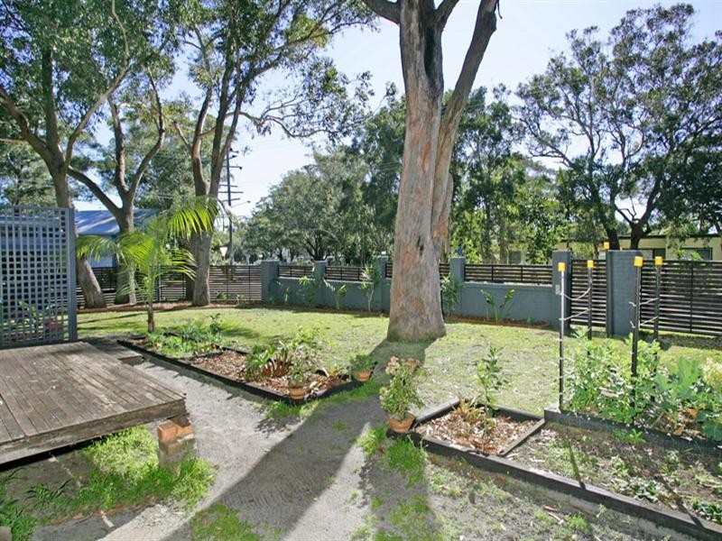 21 Bateau Bay Road, Bateau Bay NSW 2261