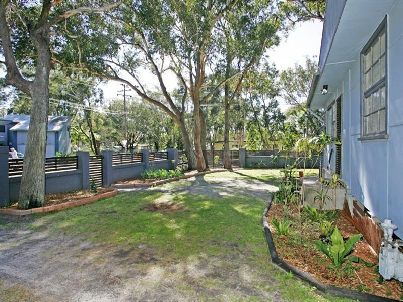 21 Bateau Bay Road, Bateau Bay NSW 2261