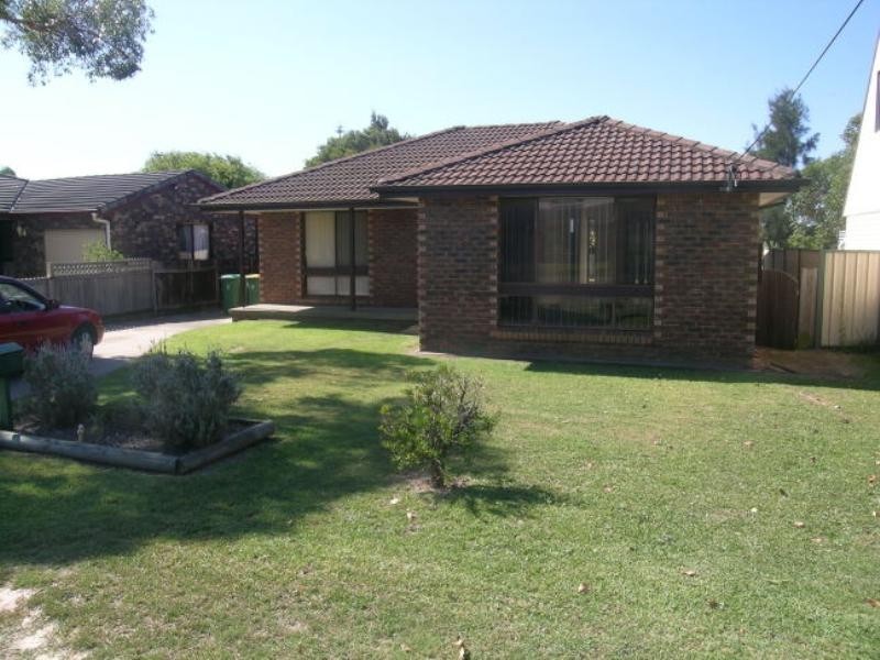 12 Malana Avenue, Bateau Bay NSW 2261