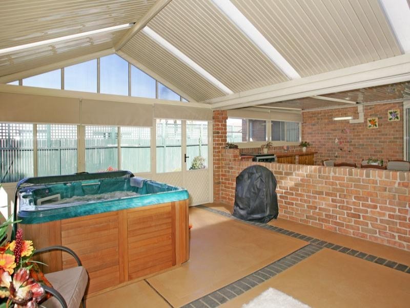 259 Cresthaven Avenue, Bateau Bay NSW 2261