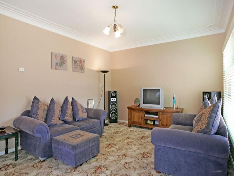 1 Lakedge Avenue, Berkeley Vale NSW 2261
