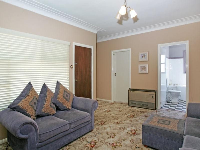 1 Lakedge Avenue, Berkeley Vale NSW 2261