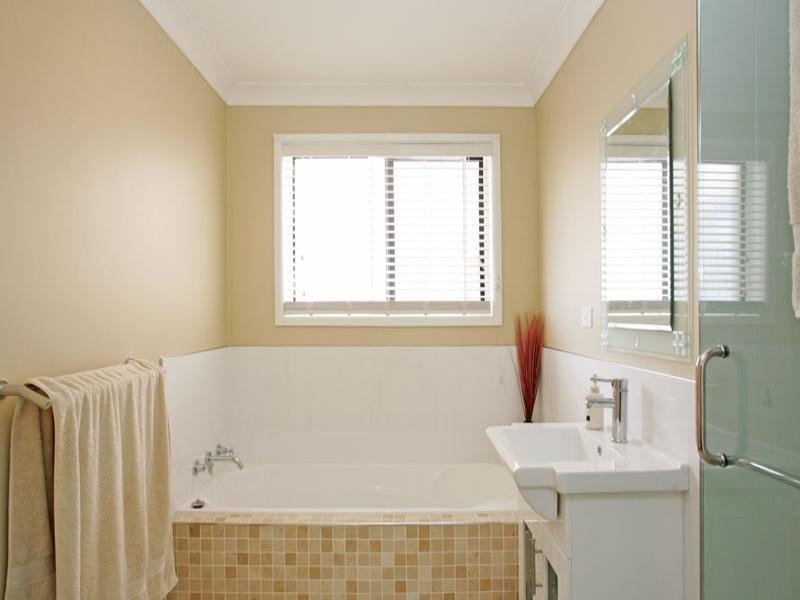 17 Lady Penrhyn Close, Bateau Bay NSW 2261