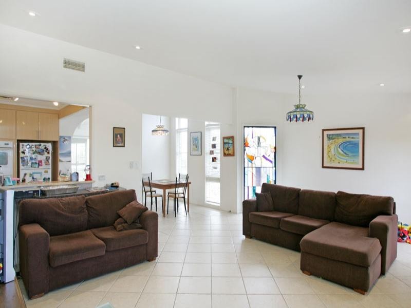 14 Mossman Avenue, Bateau Bay NSW 2261