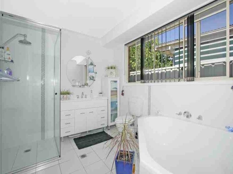 194 Cresthaven Avenue, Bateau Bay NSW 2261