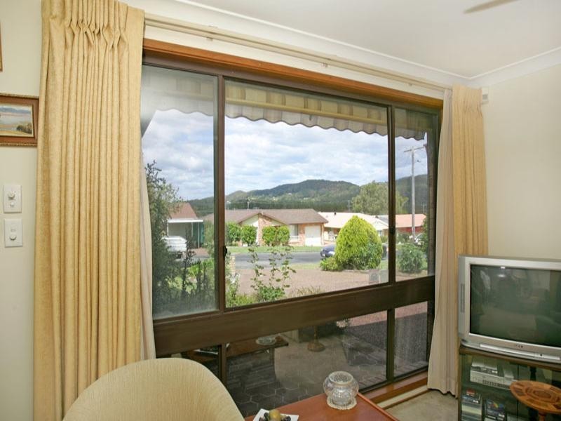 15 Peta Close, Bateau Bay NSW 2261