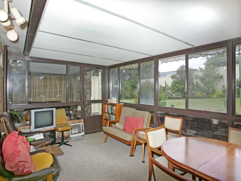 15 Peta Close, Bateau Bay NSW 2261