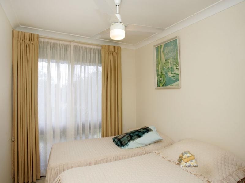 15 Peta Close, Bateau Bay NSW 2261