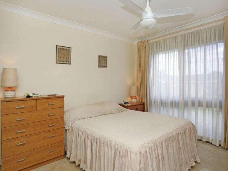 15 Peta Close, Bateau Bay NSW 2261