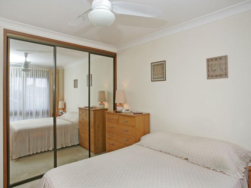 15 Peta Close, Bateau Bay NSW 2261