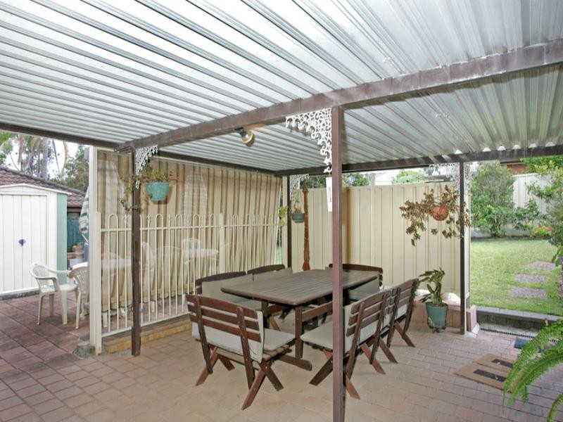 15 Peta Close, Bateau Bay NSW 2261