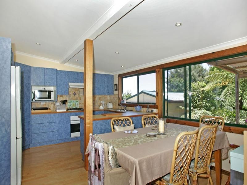 30 Dampier Boulevard, Killarney Vale NSW 2261