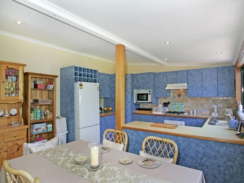 30 Dampier Boulevard, Killarney Vale NSW 2261